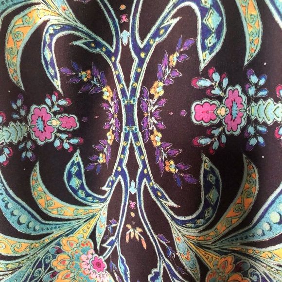 Patterned sleeveless top - Picture 3 of 3